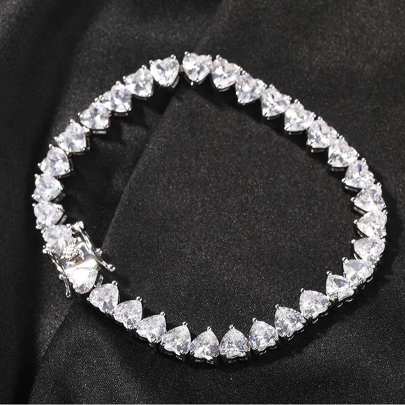 Heart Tennis bracelet - Picture 2 of 5